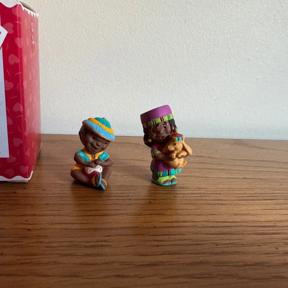 Merry Miniatures Penda Kids‎ 2 Piece Set 1995 Hallmark Collectible Figurines
